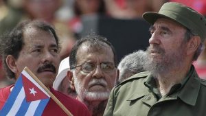 Daniel Ortega y Fidel Castro. Después de la cubana la sandinista fue la primera revolución exitosa en América Latina.